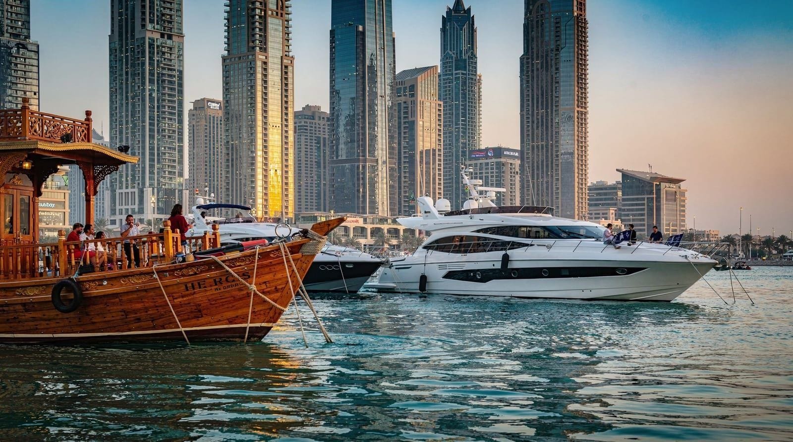Dubai yacht tours: shared and private charters — Dubai yacht tours explained — shared breakfast and BBQ packages versus private c